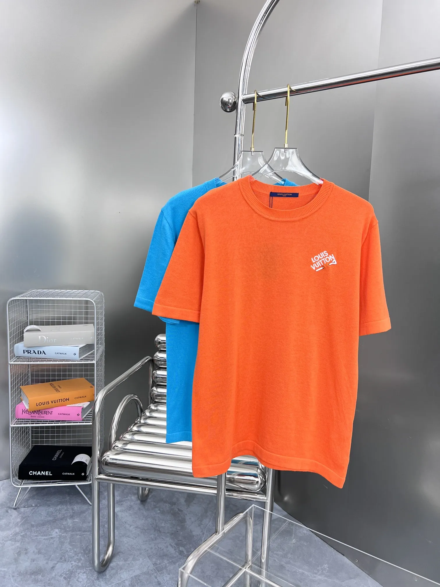 🅿️200 High Quality Lv 2025 Spring and Summer Pin🧷Short Sleeve Knitted Same as Official Website Customized Sweater Neck➕Front Chest Pin🧷Design High Density Imported Embroidery Custom Dyed Wool Yarn S M L XL